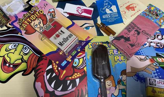 Dalla fialetta puzzolente alla polverina urticante: guida agli scherzi di Carnevale di una volta 